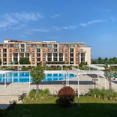 Sea View On The Sunny Апартаменти *