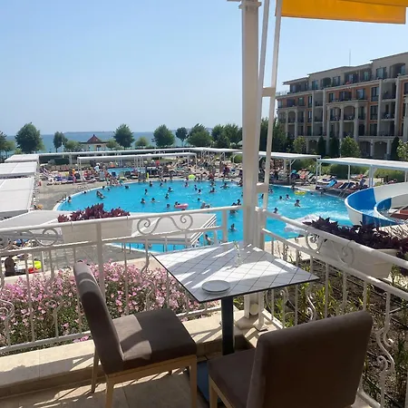 Sea View On The Sunny Apartament