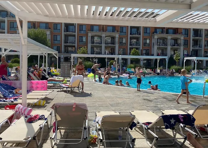 Sea View On The Sunny Apartmán