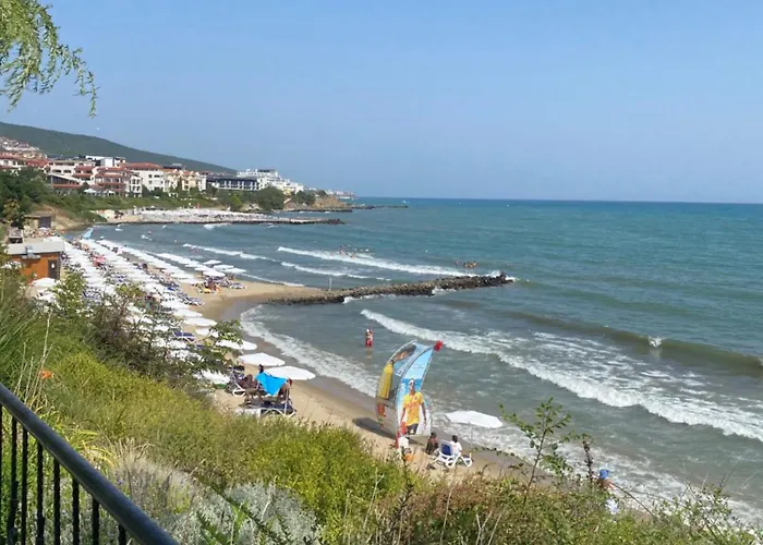 Sea View On The Sunny Apartmán